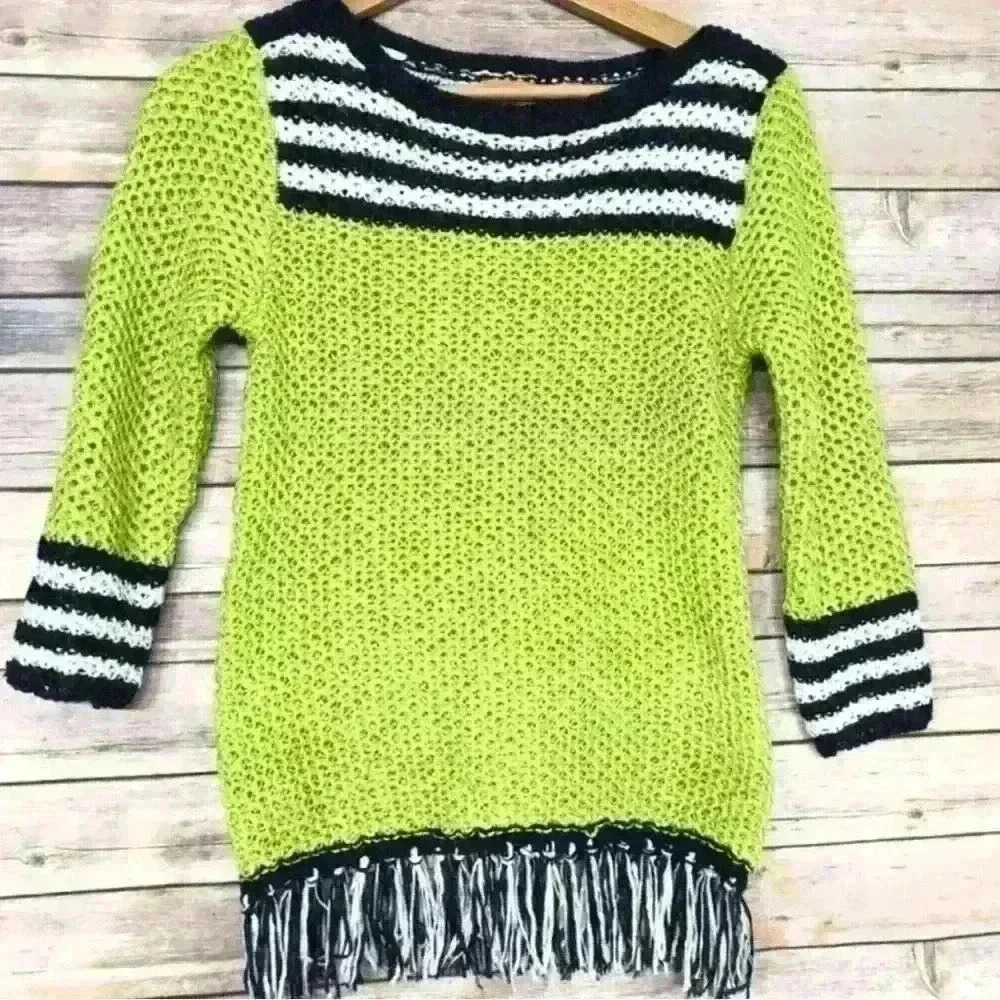 Ruby Rd. petite - size: PXL. Large needed or crocheted pattern; With fringes